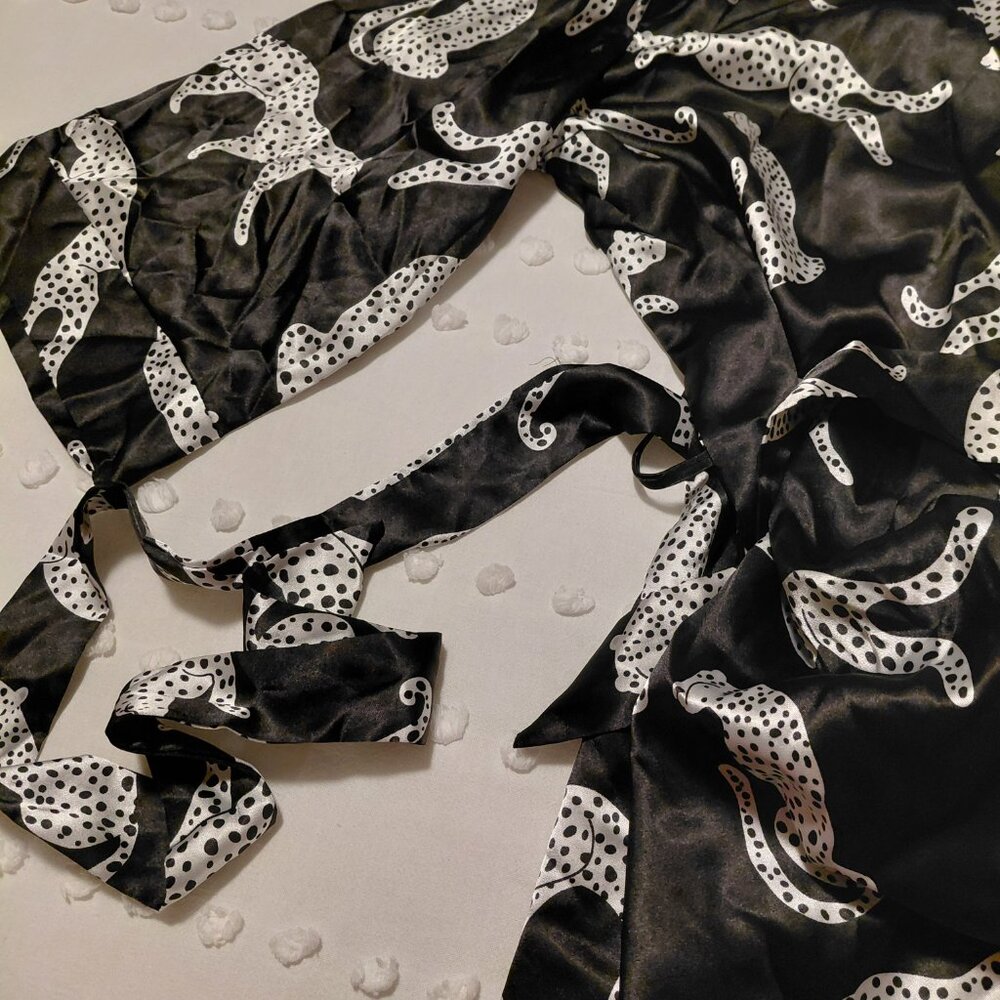 Beautiful Satin Robe! - Picture 3 of 4